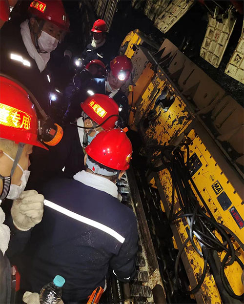 鶴崗2.jpg 上海創(chuàng)力集團(tuán)受邀為龍煤集團(tuán)下屬礦業(yè)單位開展采煤機(jī)業(yè)務(wù)培訓(xùn)(圖8)